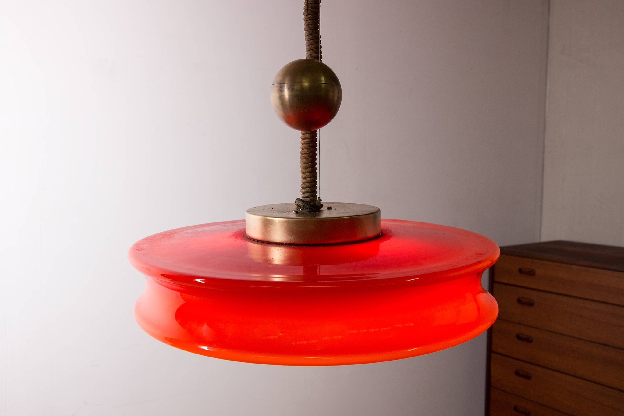 Large pendant light, adjustable in height, in glass and brass, Orion model by Schwarz and Staff Leucht
