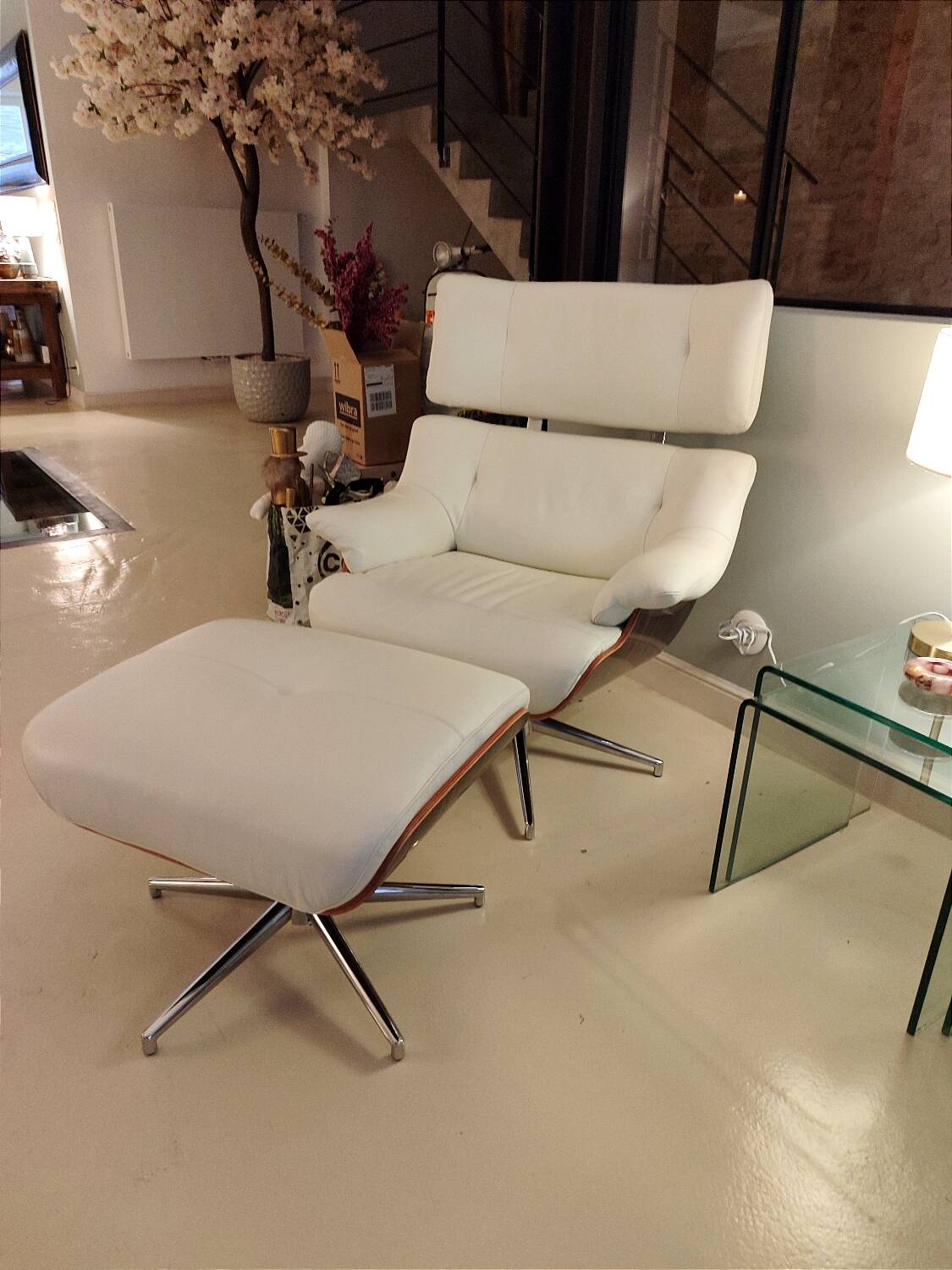 Lounge chair and ottoman