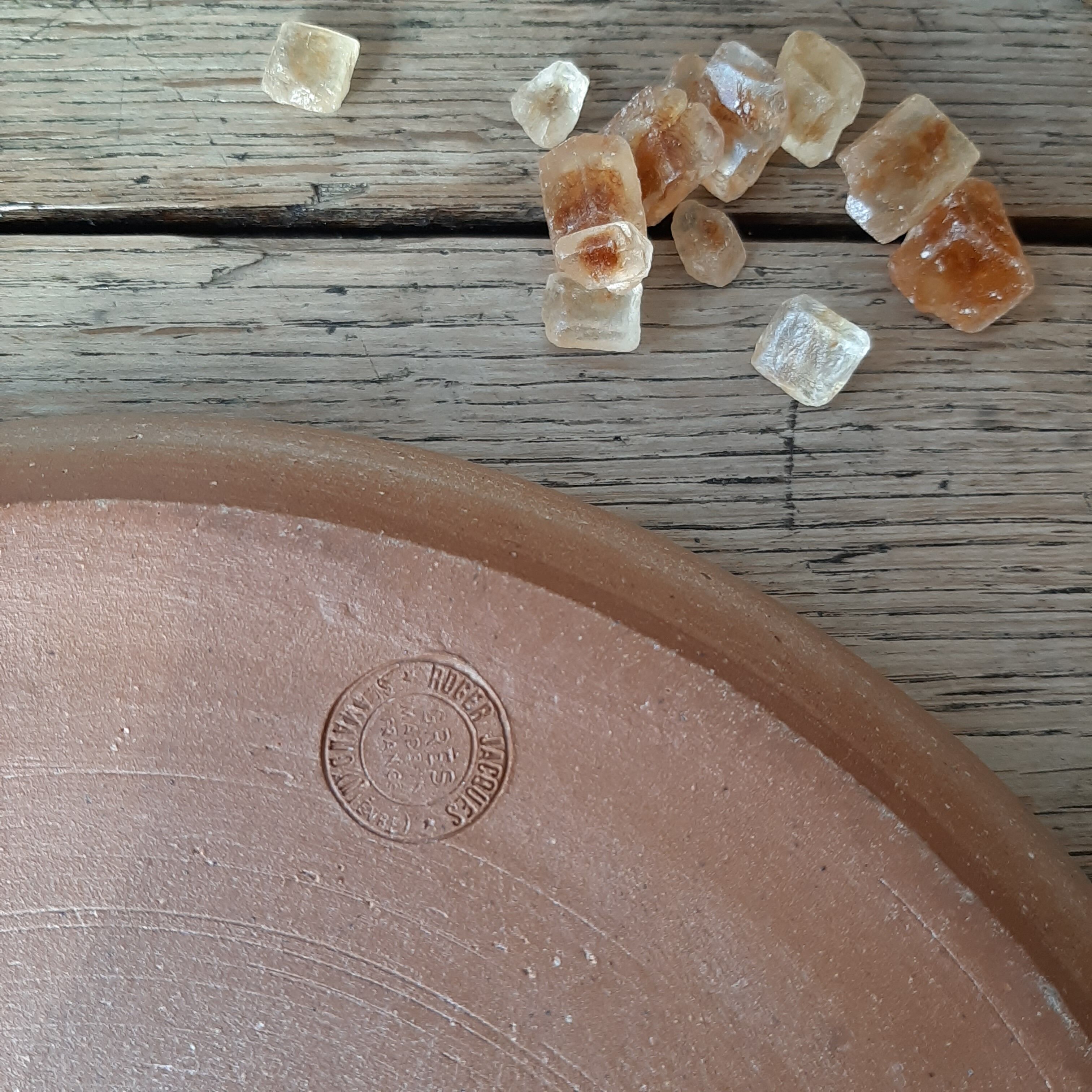 Round dish in sandstone Roger Jacques