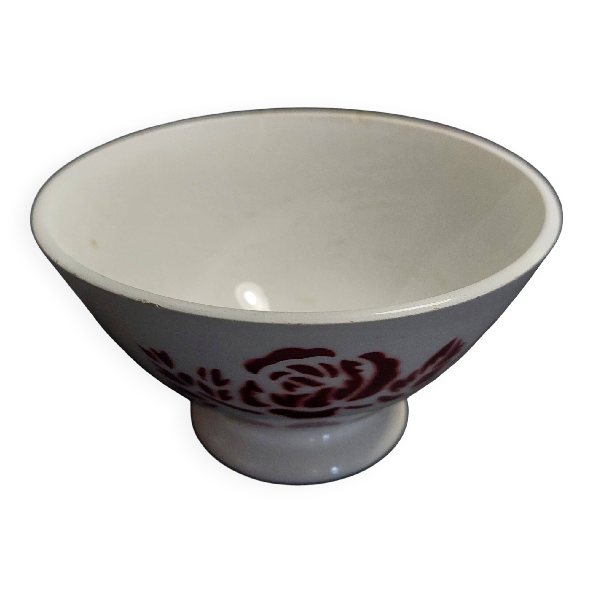 Sarreguemines earthenware bowl with red decoration, second half of the 20th century
