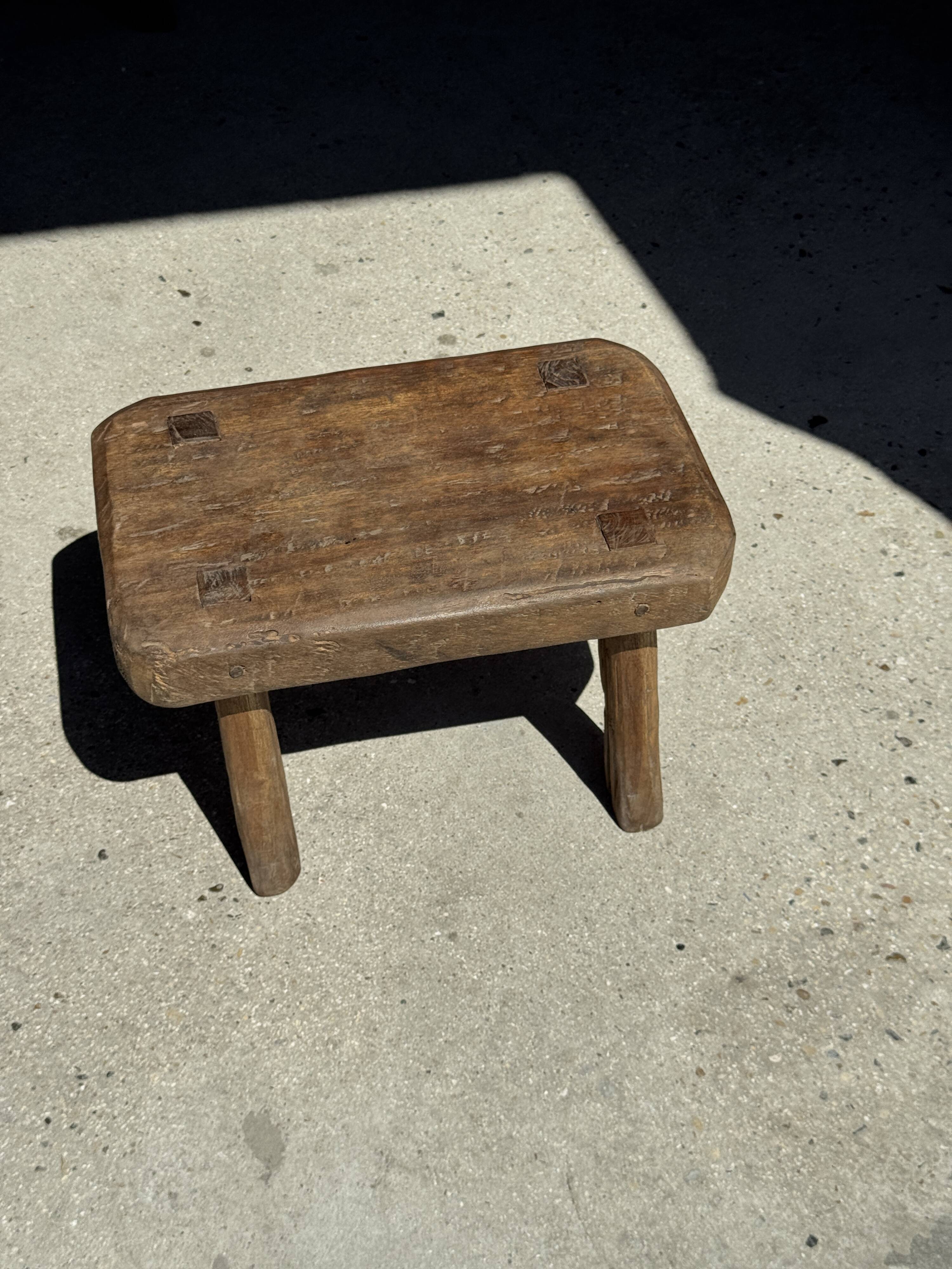 Tabouret d'appoint en teck massif rectangulaire arrondi