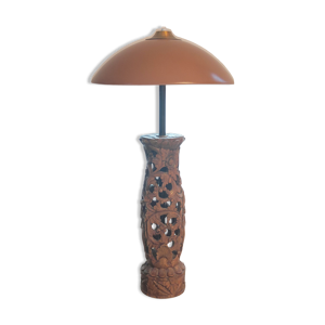 Lampe en bois sculpté