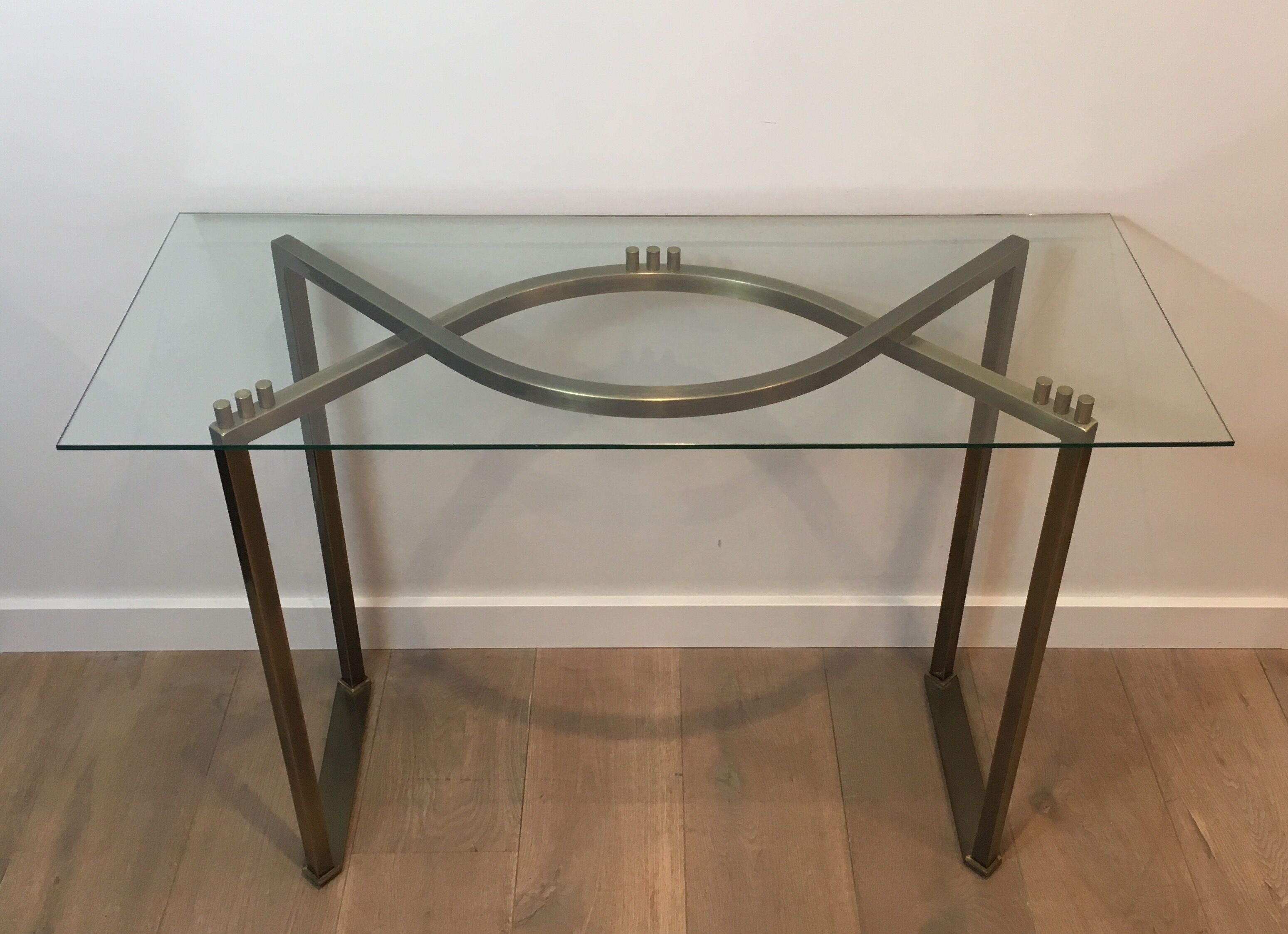 Console in brushed steel and brass and tray formed of a glass slab. French work. Around 1970