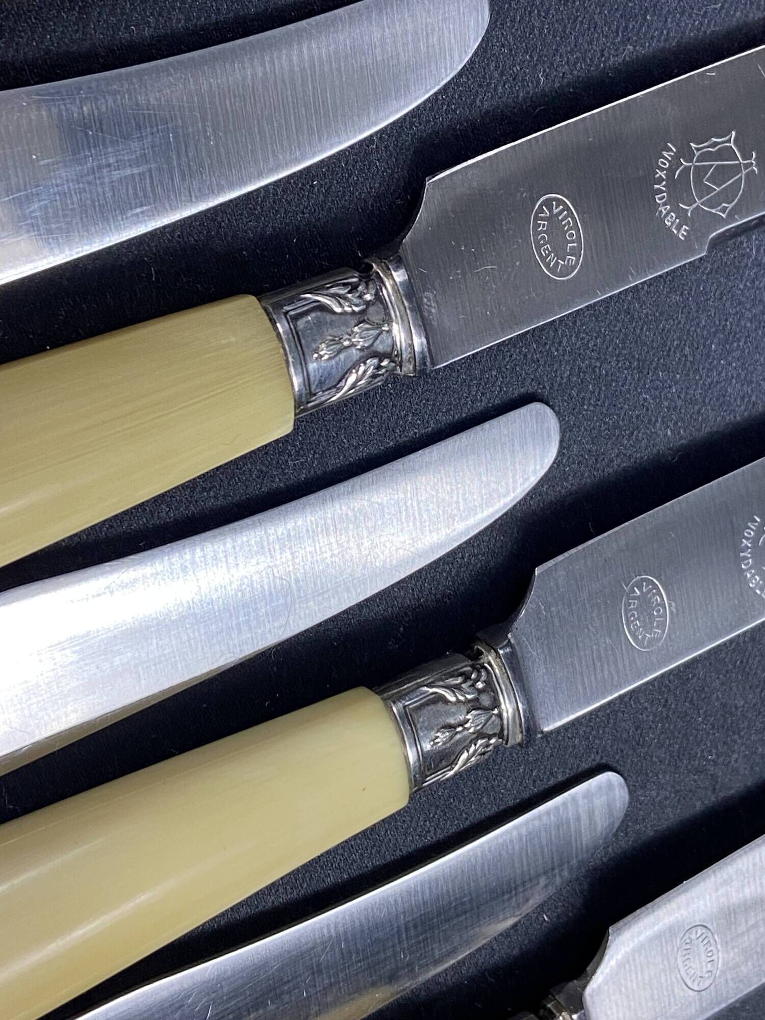 Set of 12 dessert knives with stainless steel blade and silver ferrule Régence