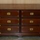 Commode vintage anglo-indienne en bois dur avec incrustations en laiton