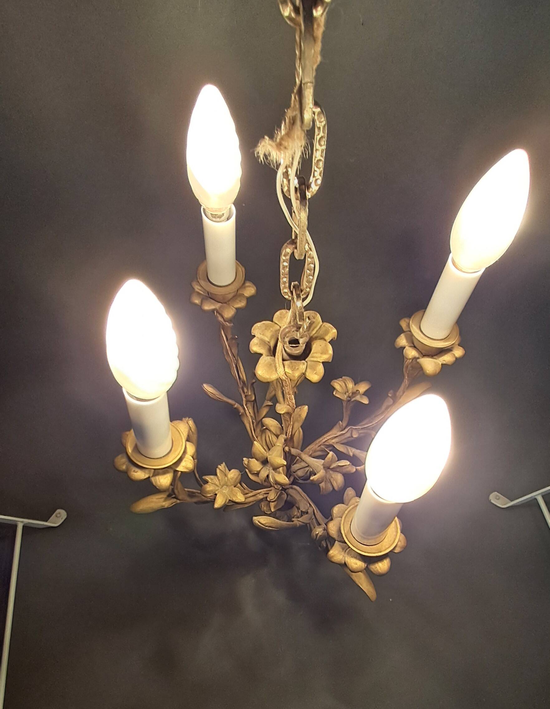 Neoclassical 4-arm gilt bronze chandelier, Circa 1940/1950.