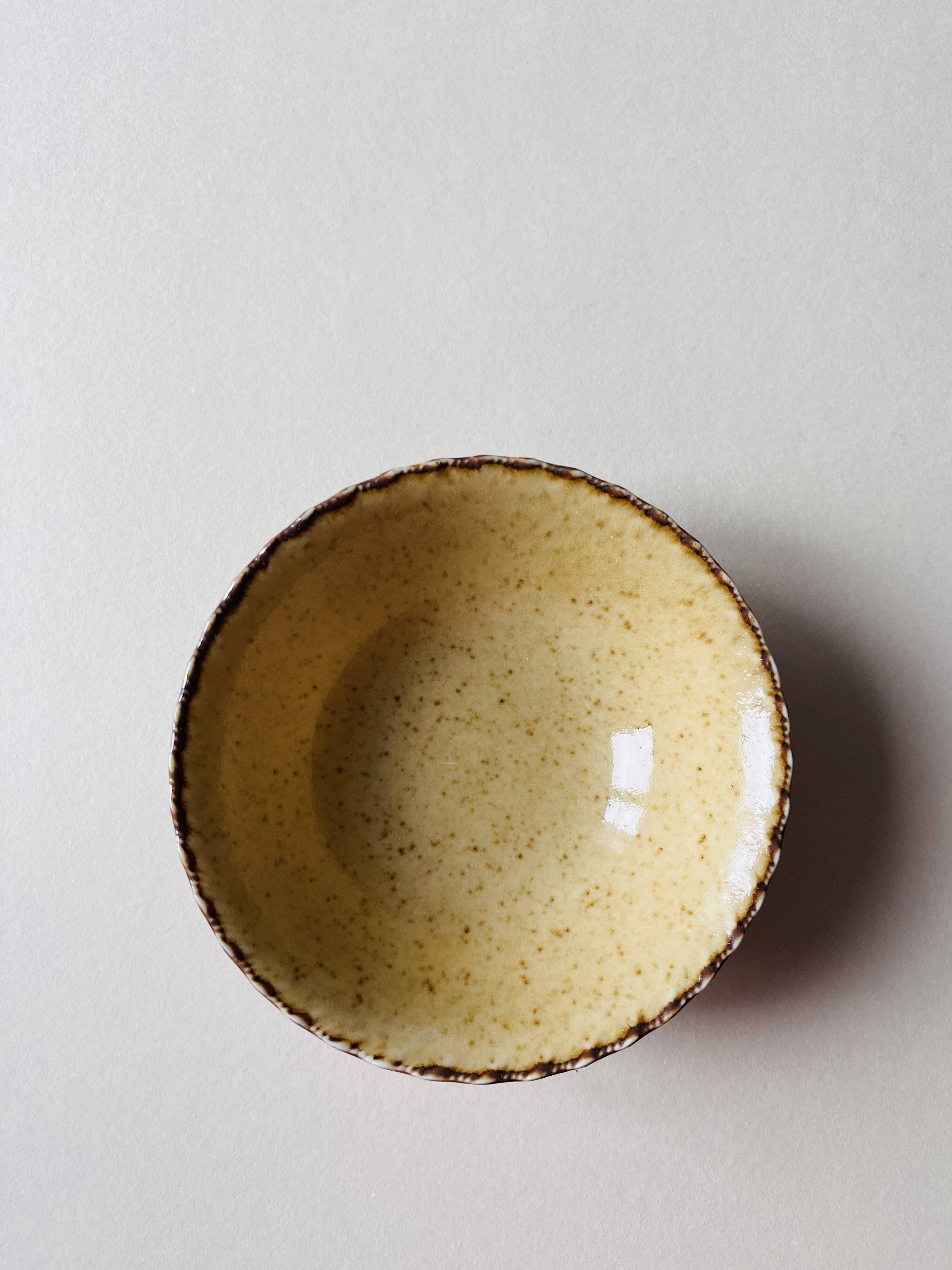Set of 4 sand ceramic bowls