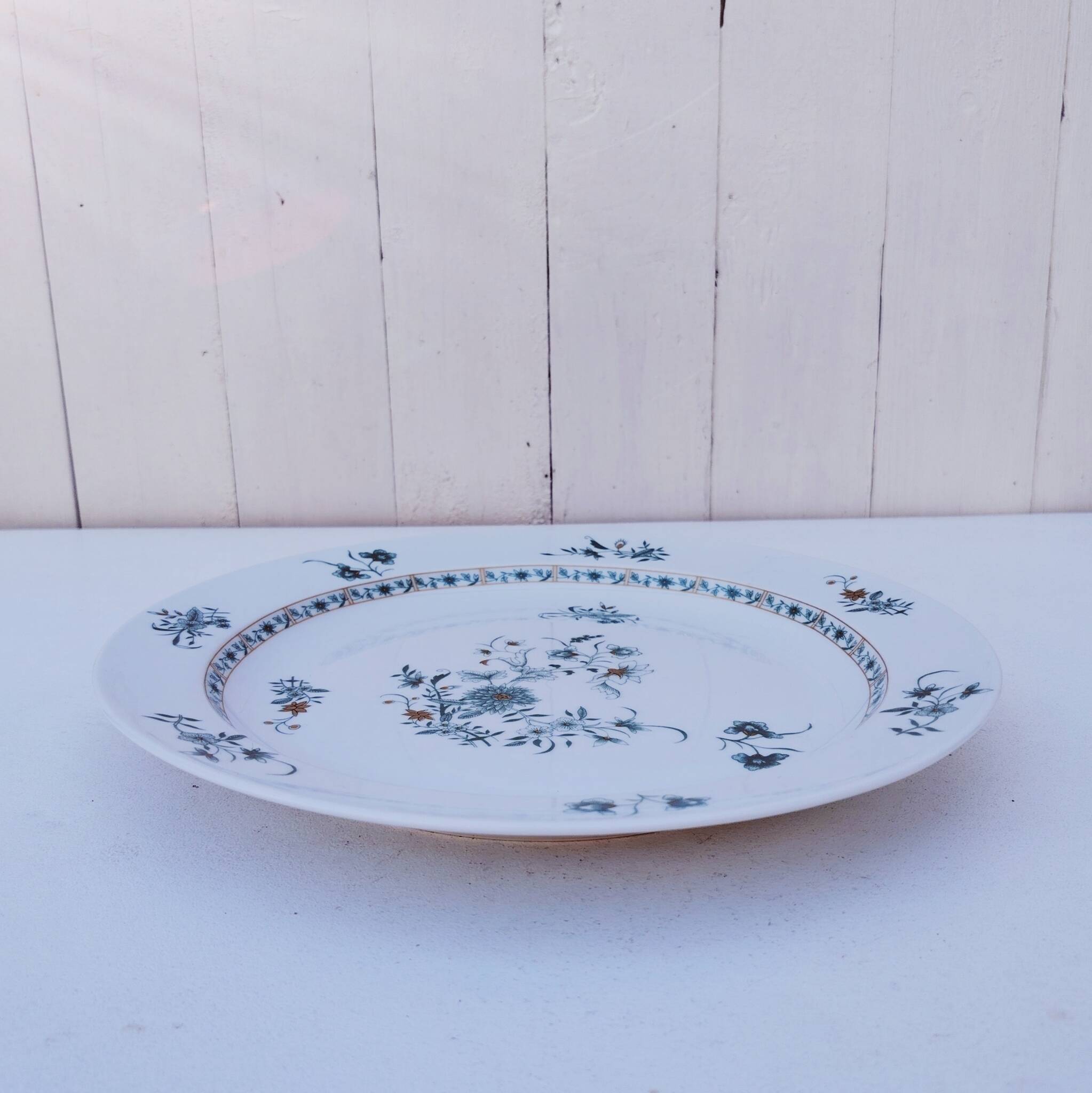 Round serving dish, Bernardaud, Limoges, Beijing