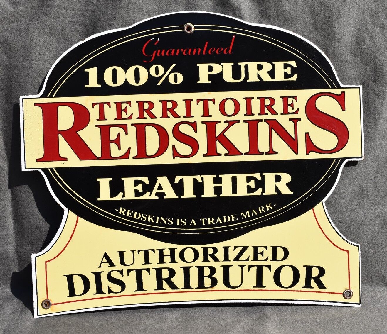 VINTAGE PLAQUE ENAMELED PUBLICITAIRE REDSKIN authorized distributor 30.7 x 26 cm