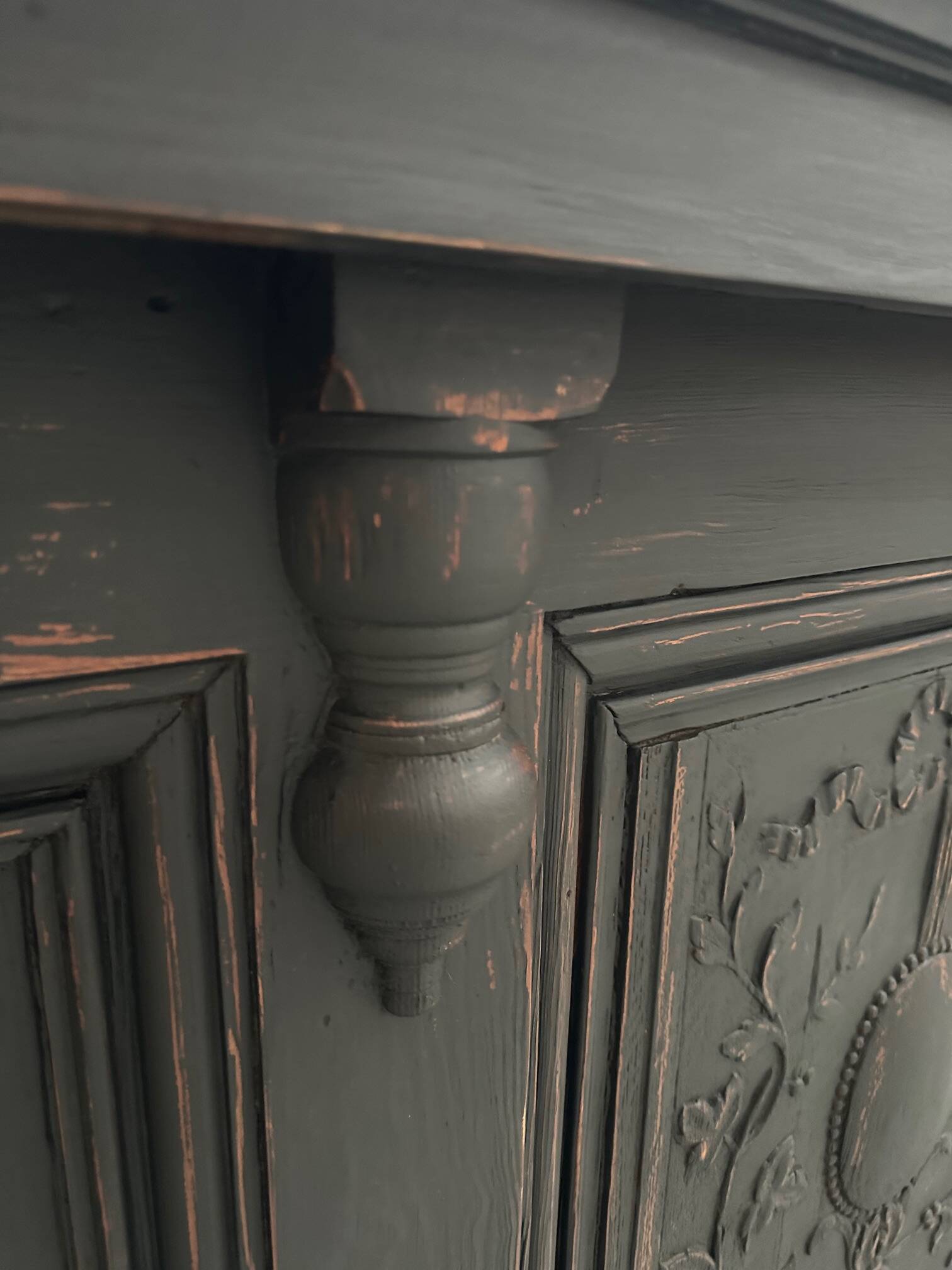 Early 20th century bar counter