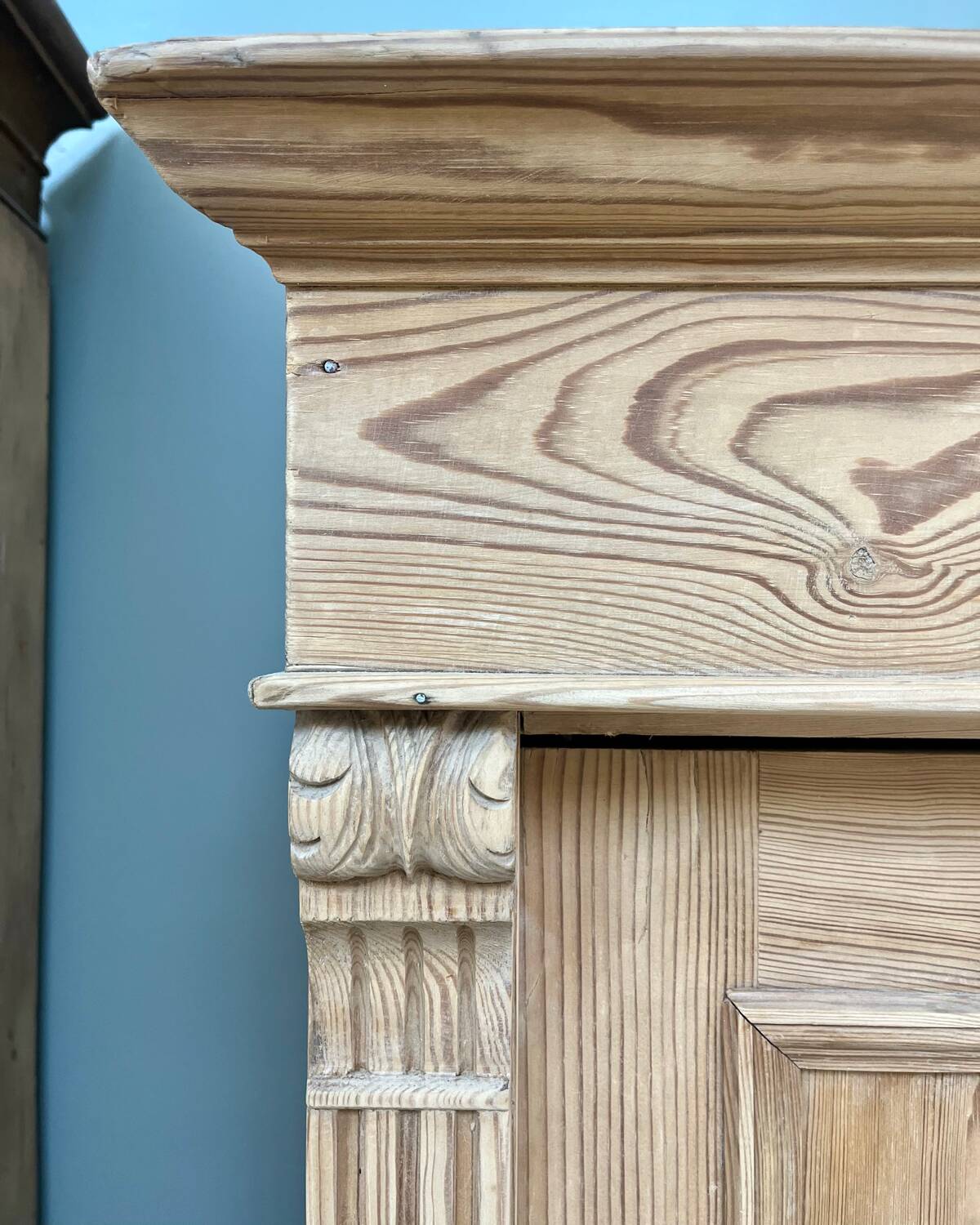 Armoire anglaise en pin, restaurée