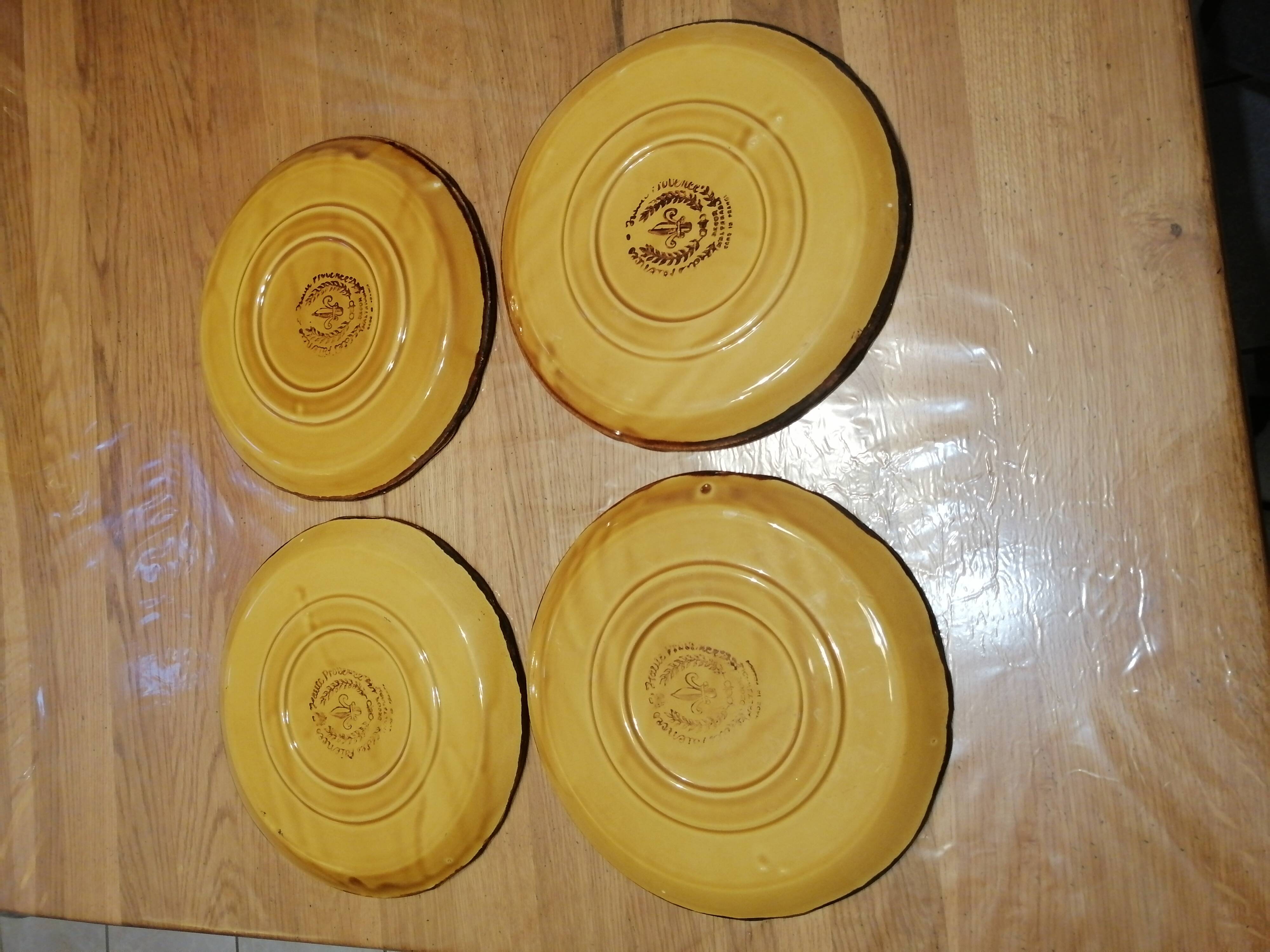 Lot of 8 ceramic plates