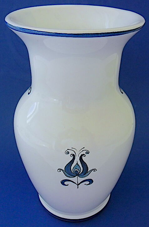 White-blue earthenware vase with stylized plant decoration