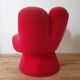 Fauteuil main rouge vintage années 70