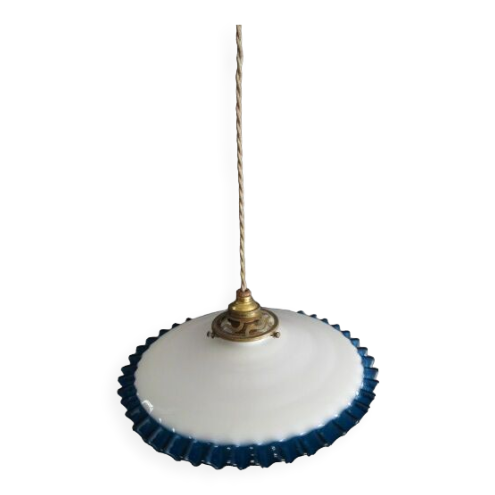 Old two-tone opaline suspension