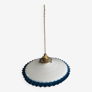Old two-tone opaline suspension