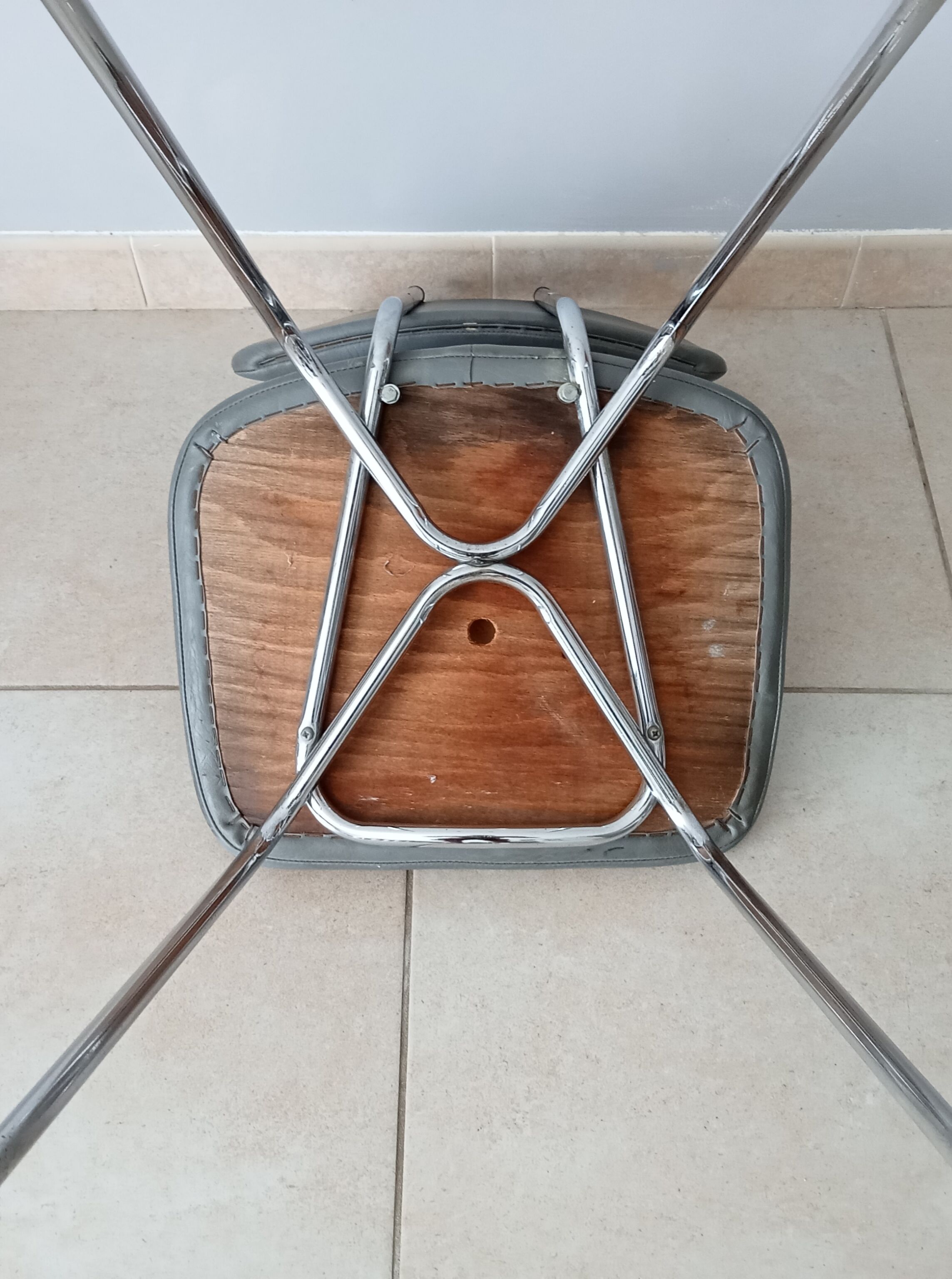 Vintage chair in skai and chrome 1950s