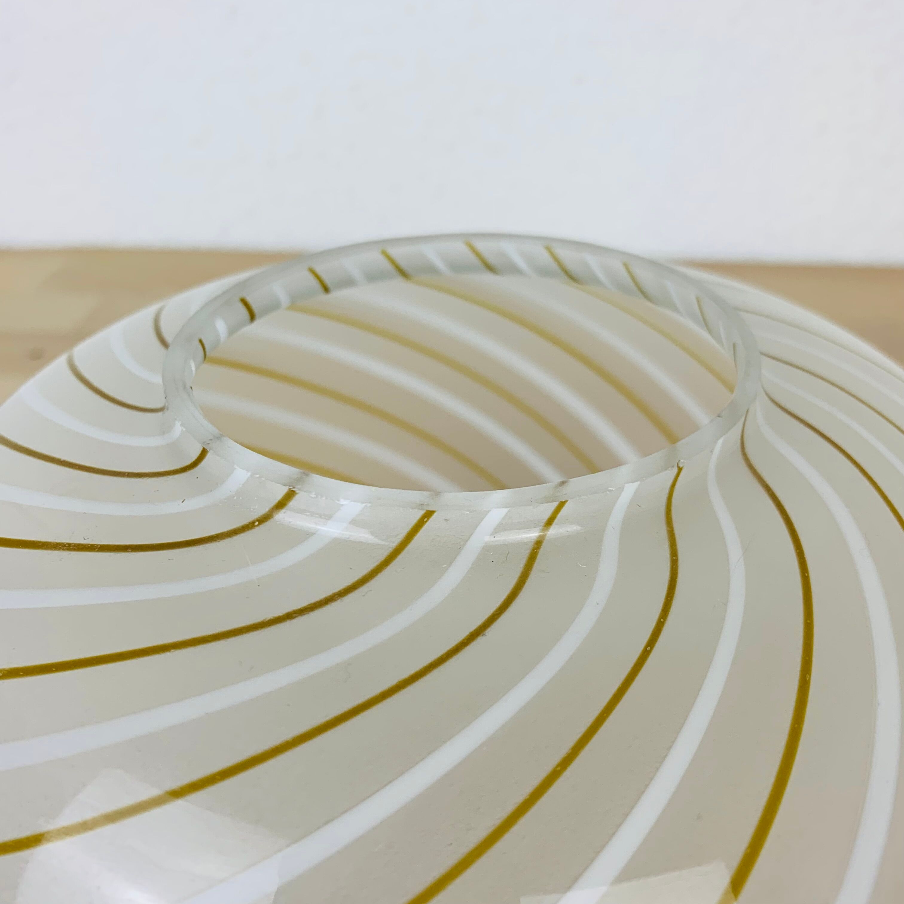 Abat day striped glass globe