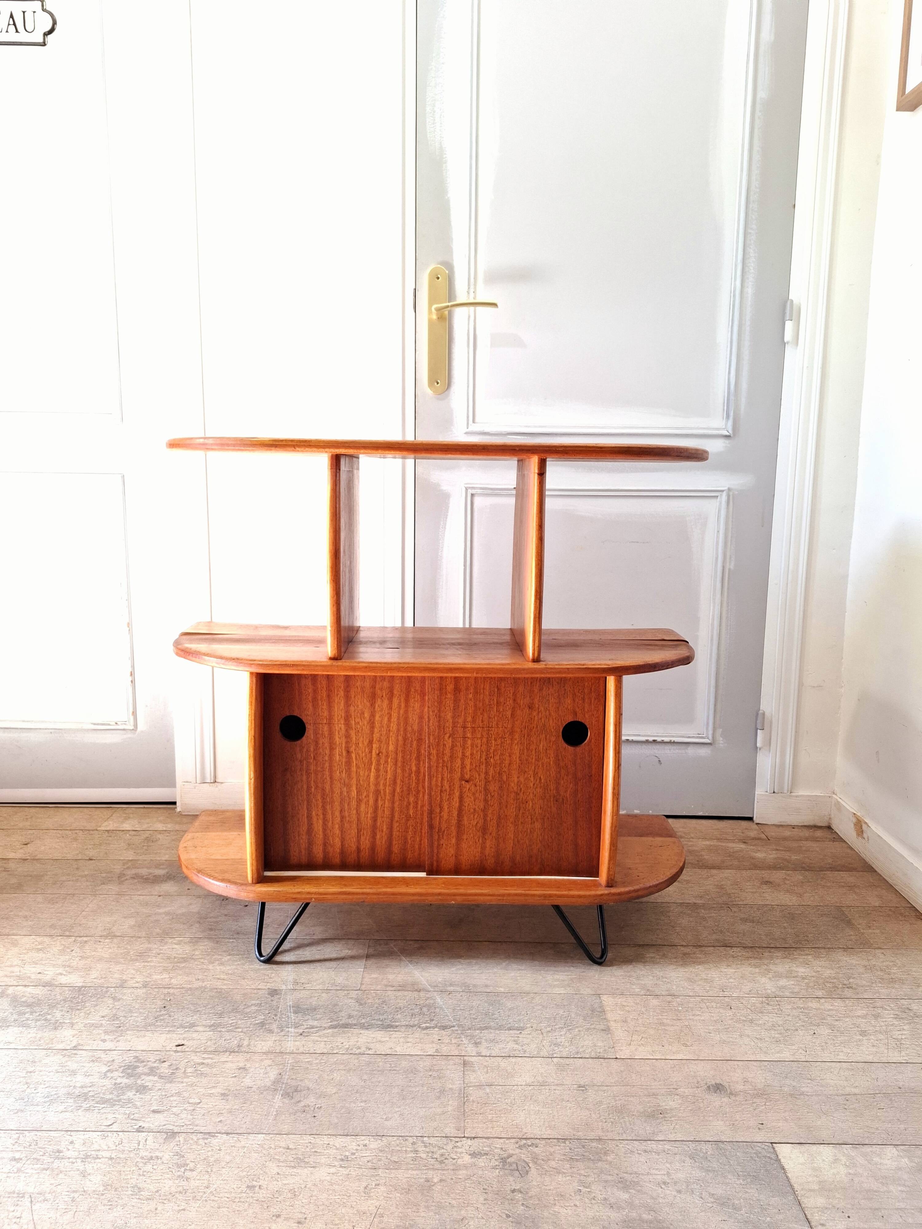 Etagère sur pieds