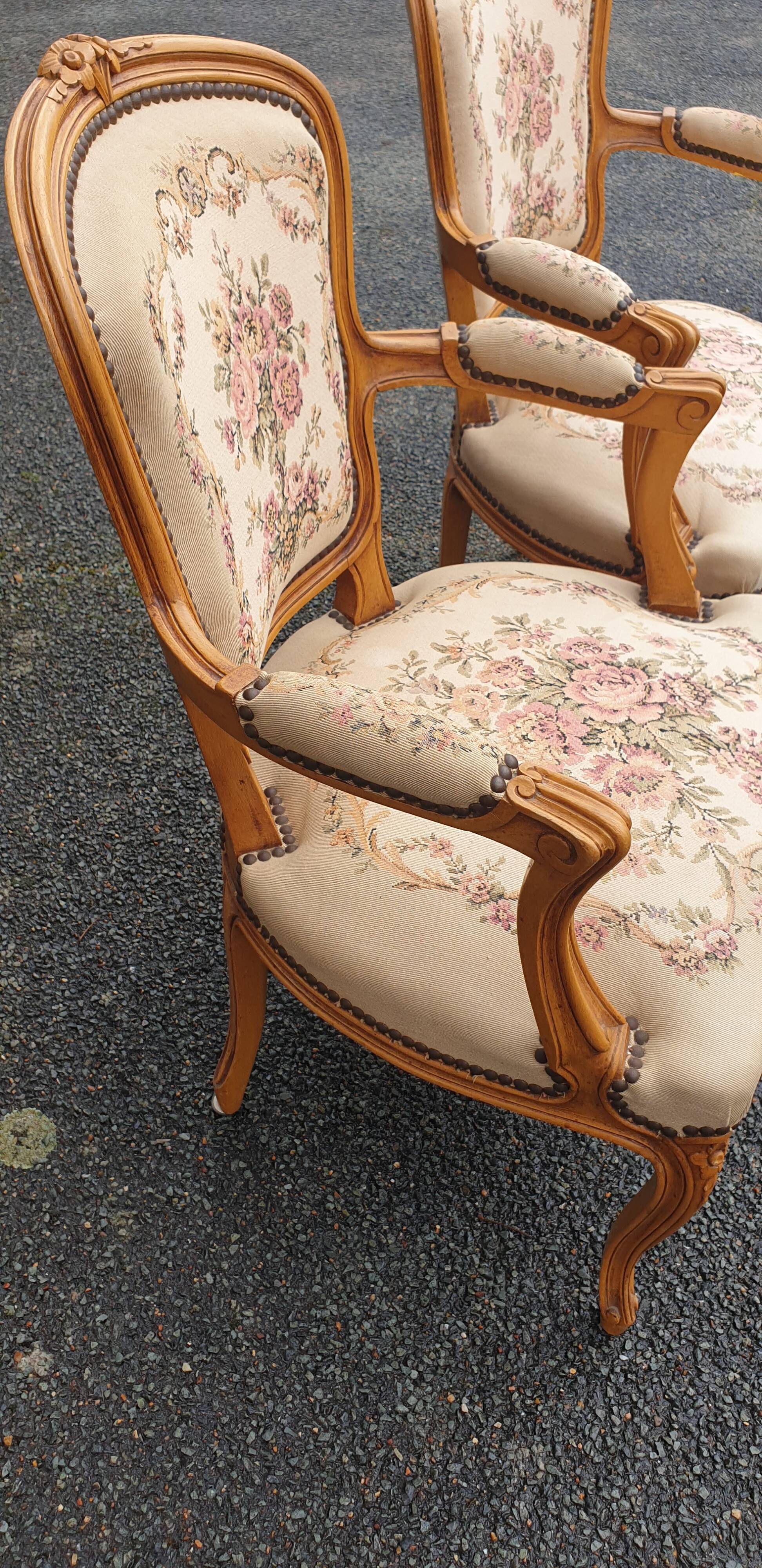 Paire de fauteuils cabriolet Louis xv