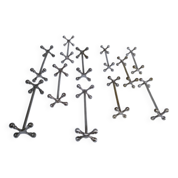Eleven 70s design metal "crosshair" knife holders