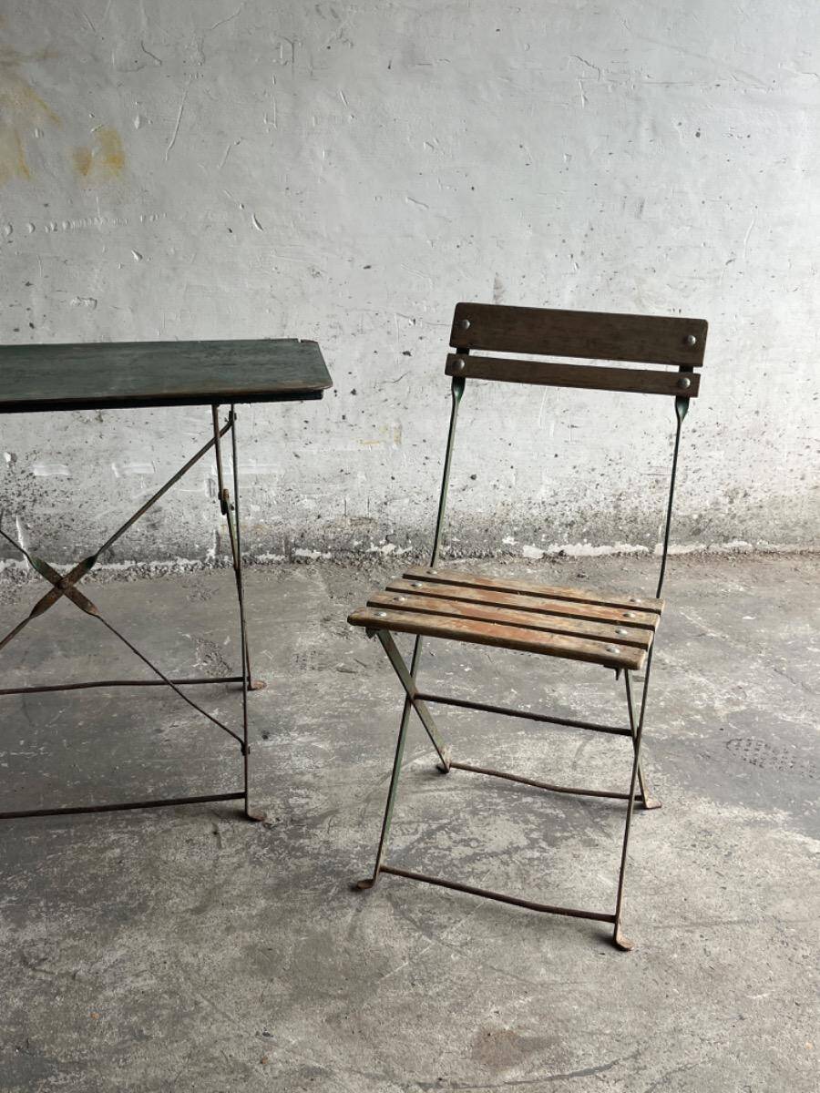 Vintage 1930 brewery terrace table with green metal and wooden folding chair