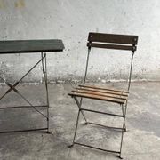 Vintage 1930 brewery terrace table with green metal and wooden folding chair