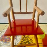 Ancienne chaise en bois paur poupée