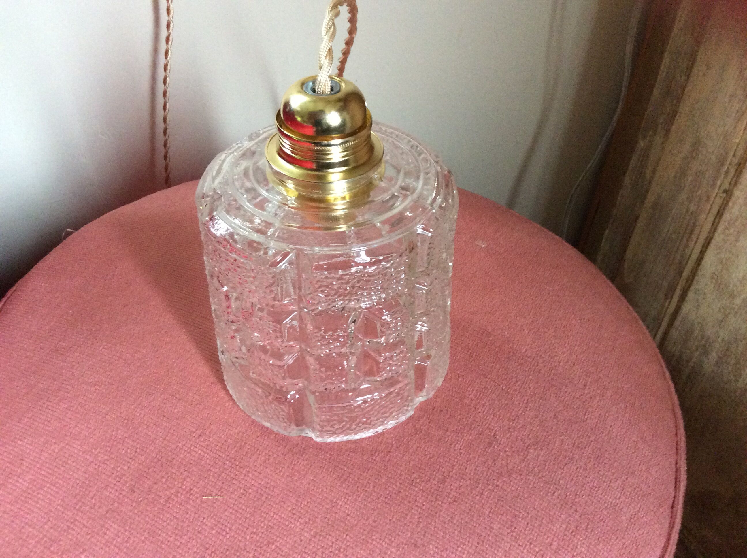 Molded glass suspension