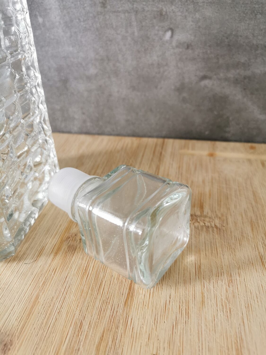 Carfe in chiseled glass