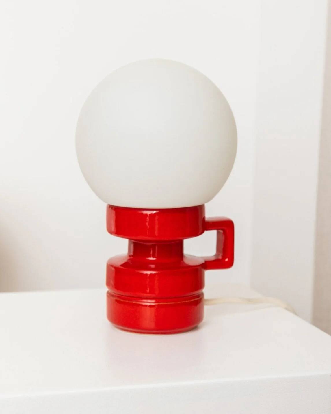 Vintage ceramic table lamp, Italy, 1970s - Red with white glass shade - Mid-century design