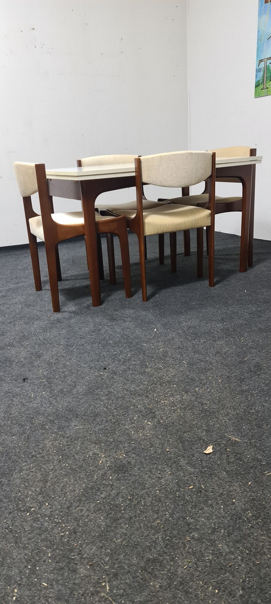 Table à manger vintage et chaises