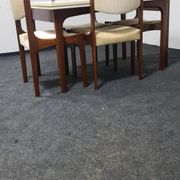 Table à manger vintage et chaises