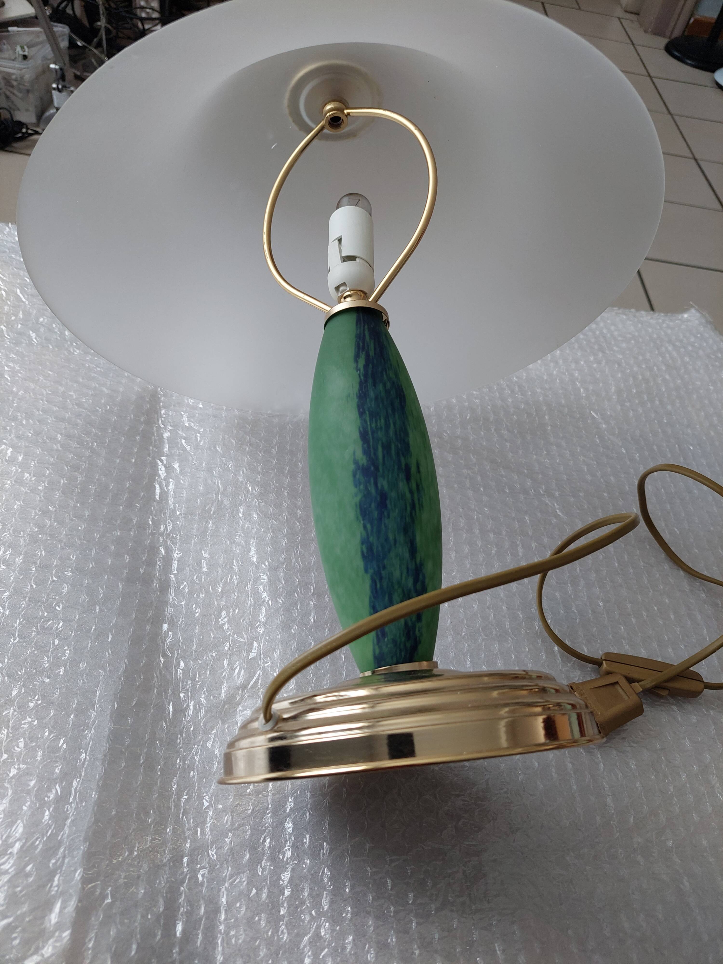 Table lamp lampshade in glass