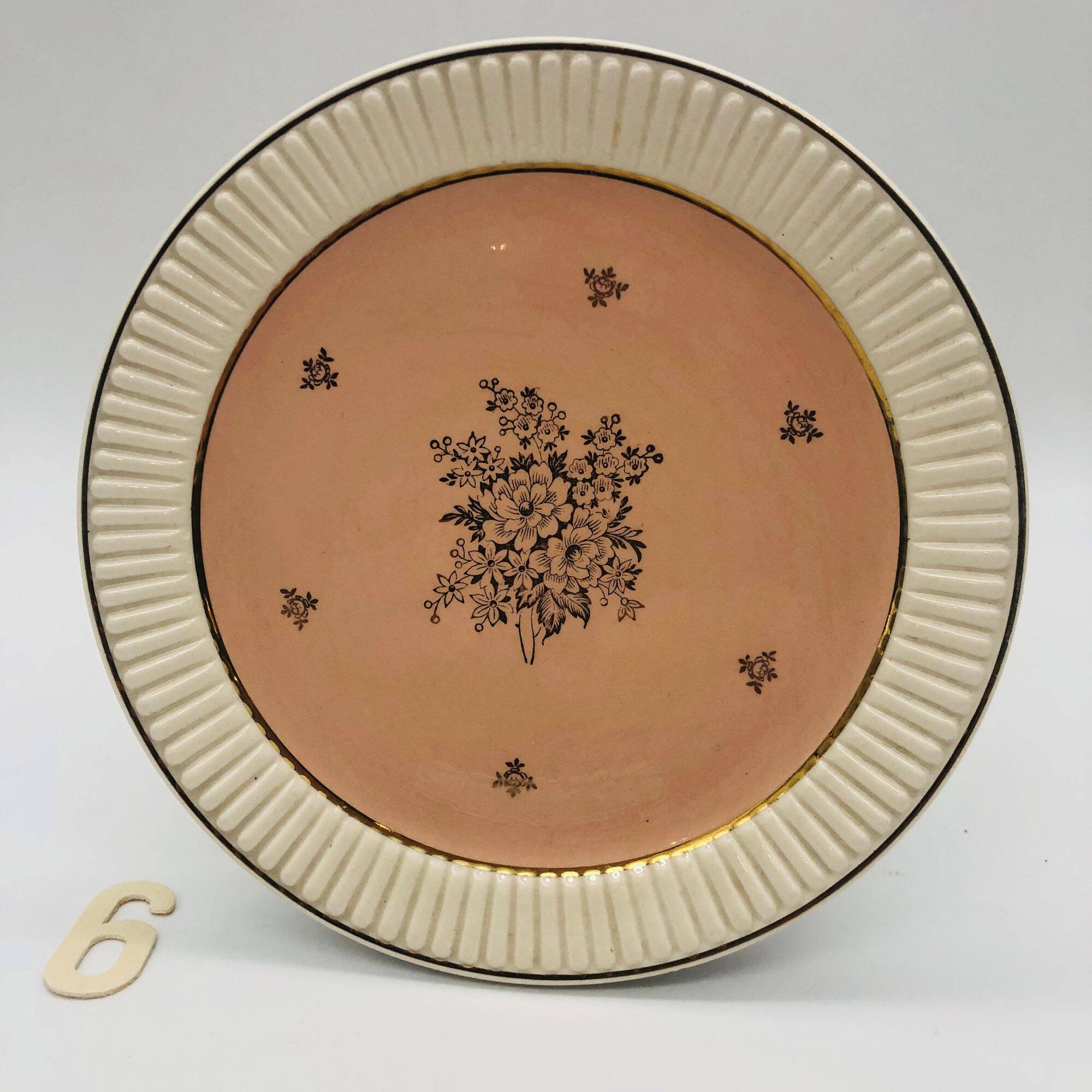 6 Assiettes à dessert et le plat de service, Villeroy & Boch », Météore.