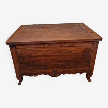 Old solid oak maie, with rosette pattern