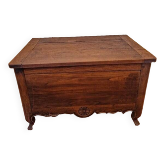 Old solid oak maie, with rosette pattern