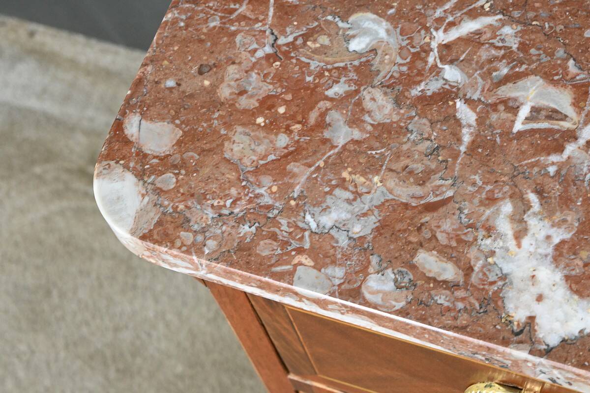 Small Mahogany Chest of Drawers – Part 1 of the 20th Century