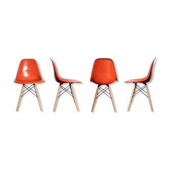 4 chaises DSW par Charles et Ray Eames pour Herman Miller