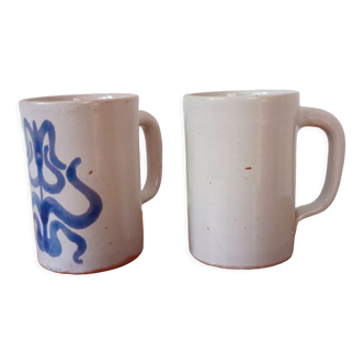 Deux mugs en ceramique