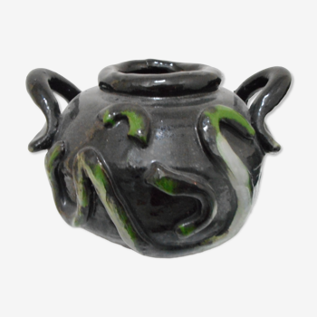 Vase noir et vert avec deux anses