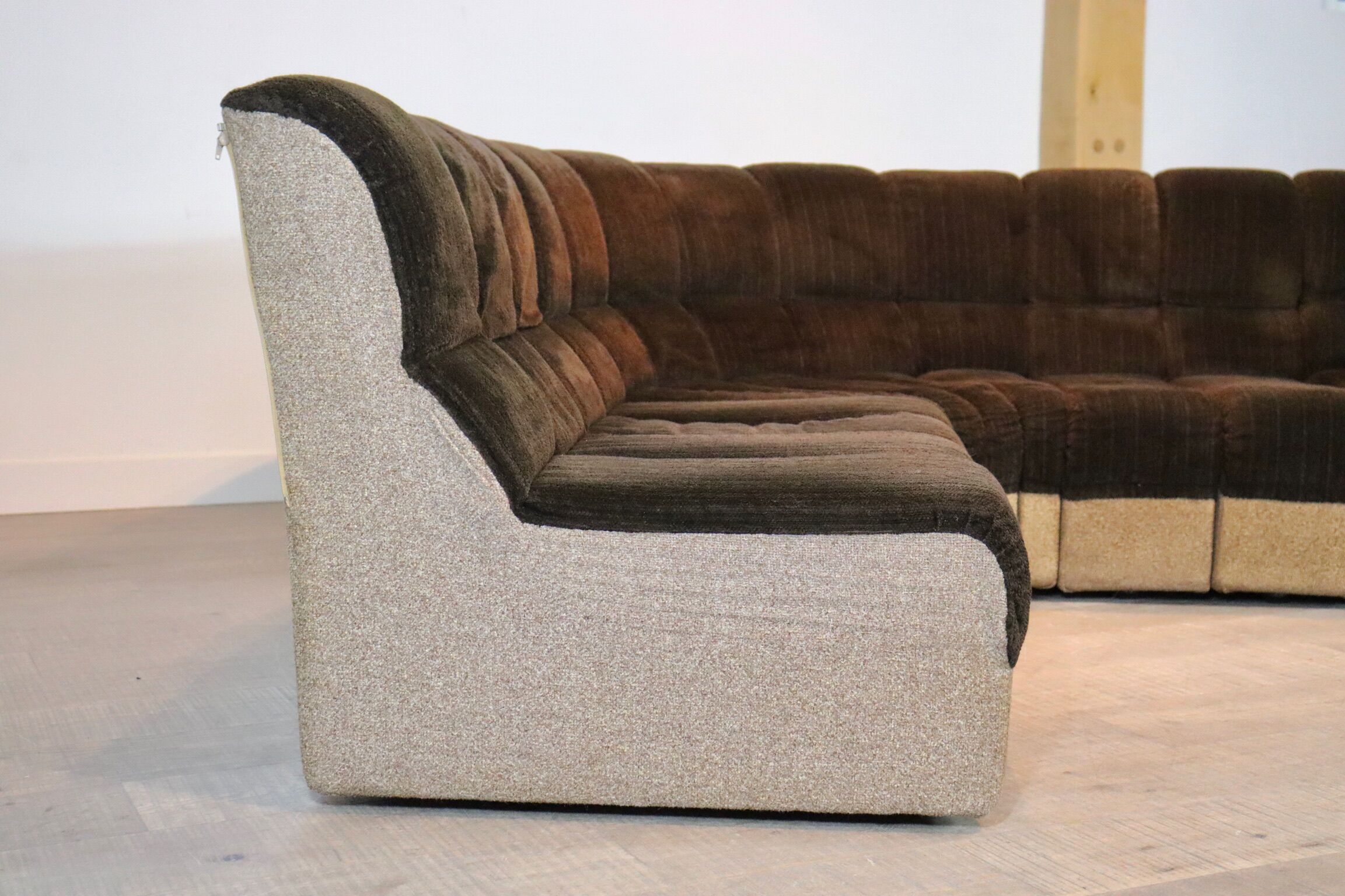 Midcentury seventies ‘snake harmonica’ modular sofa