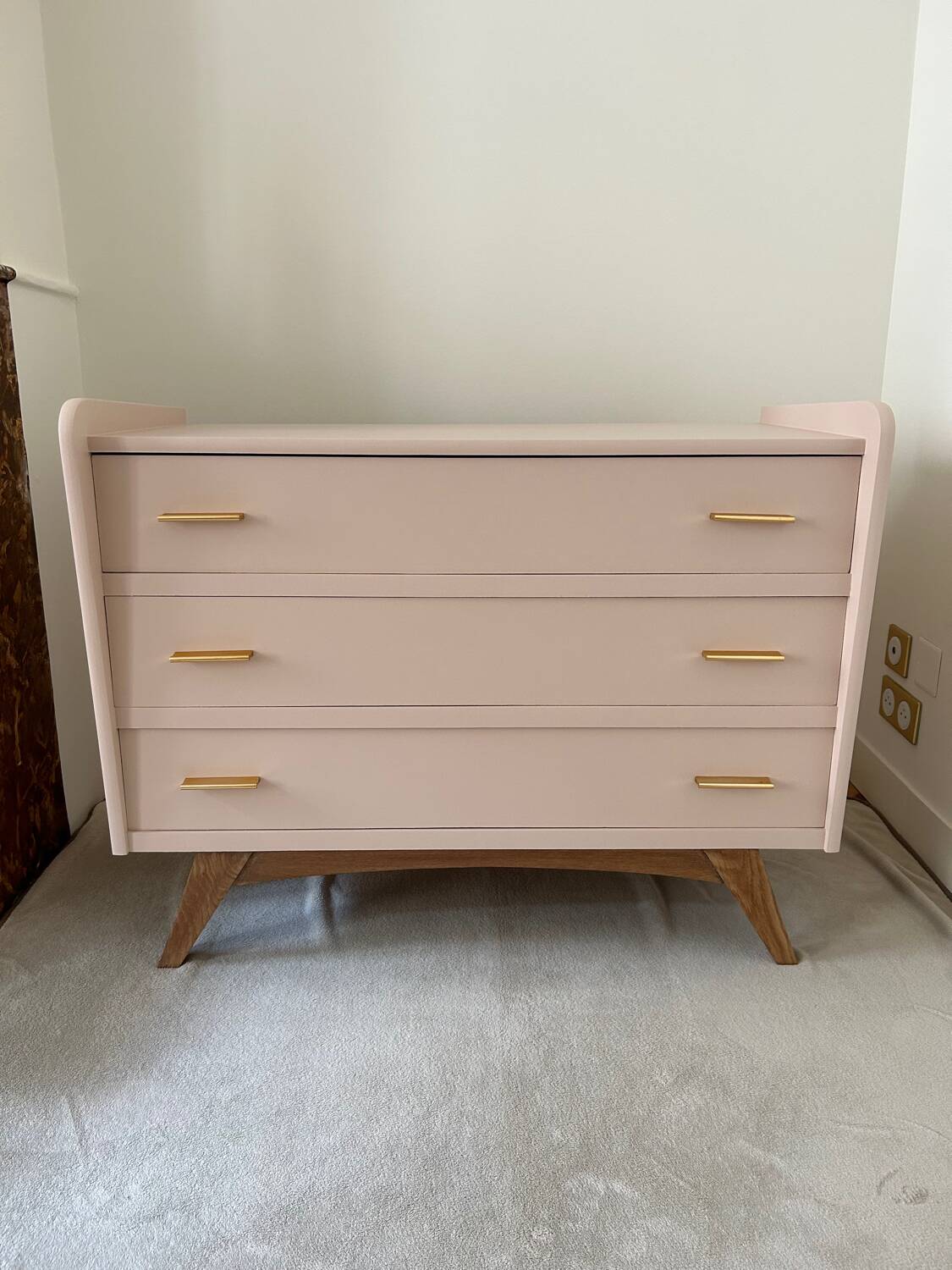 Vintage beige/rosé chest of drawers (farrow & ball)