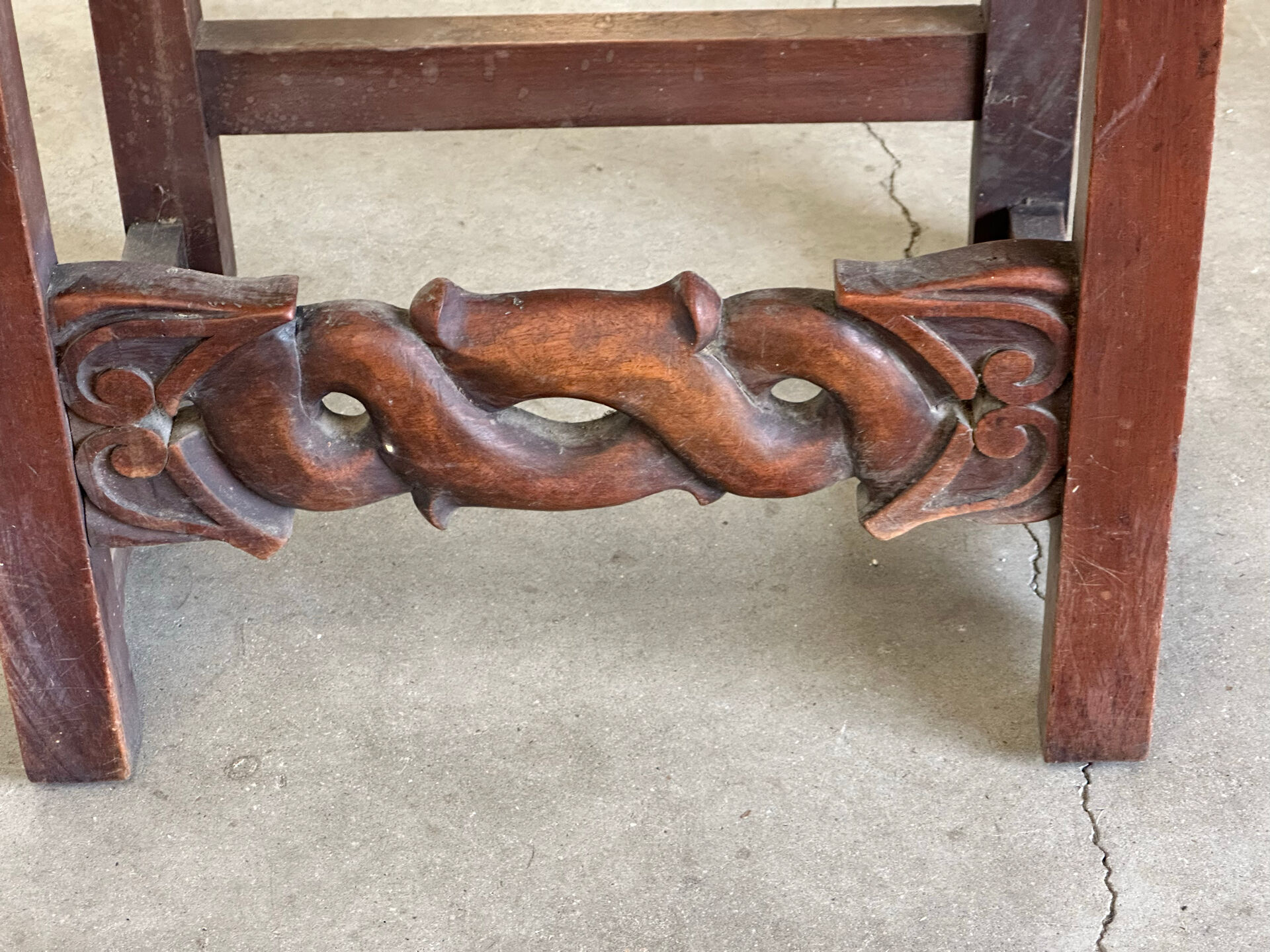 6 Alsatian chairs from the 19th century – carved wood – interlaced decoration