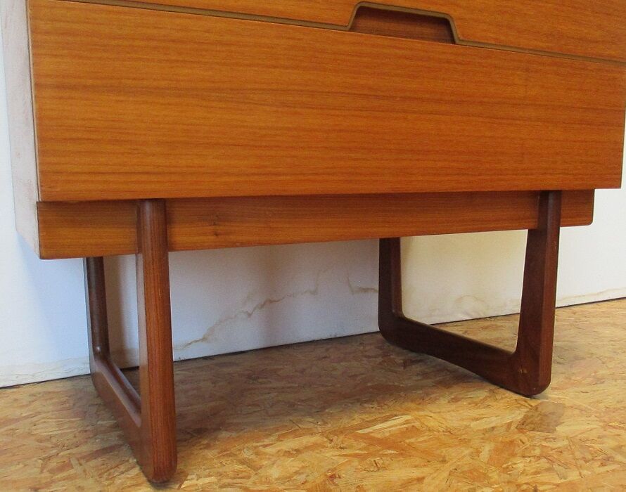 High Uniflex dresser by G.Hoffstead.
