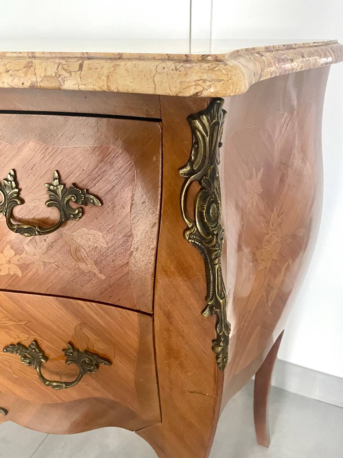 Pair of antique Louis XV chests of drawers in very good condition