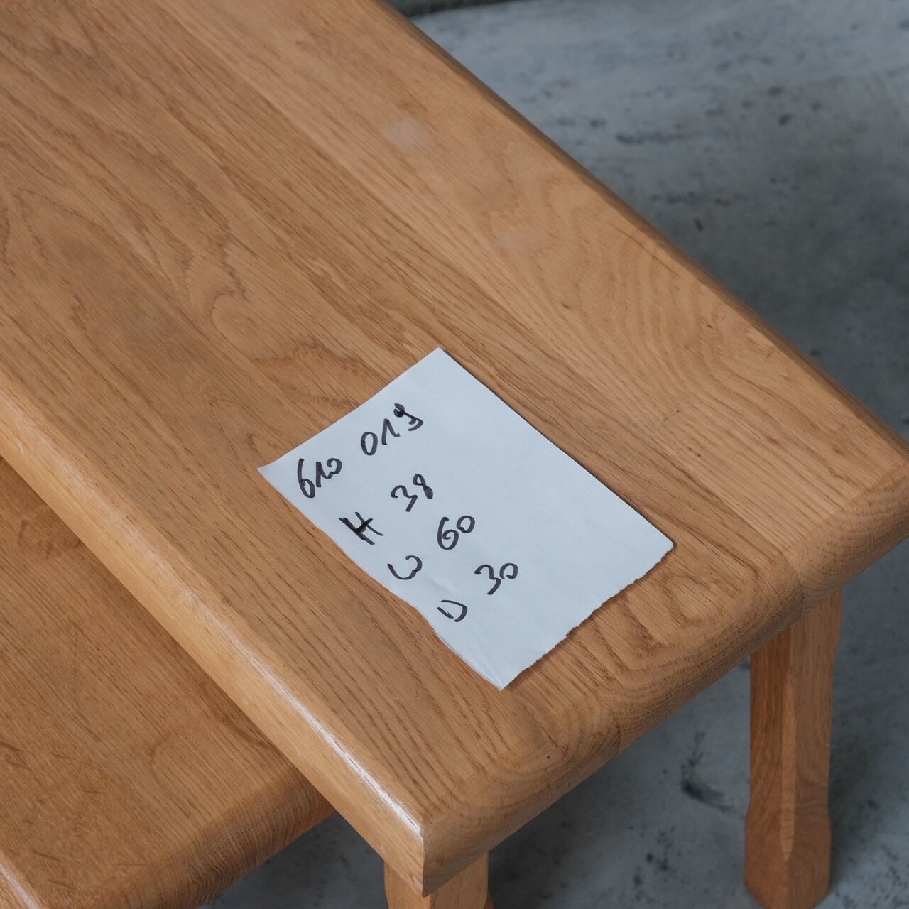 Ensemble de trois tables gigognes en chêne blond du milieu du siècle