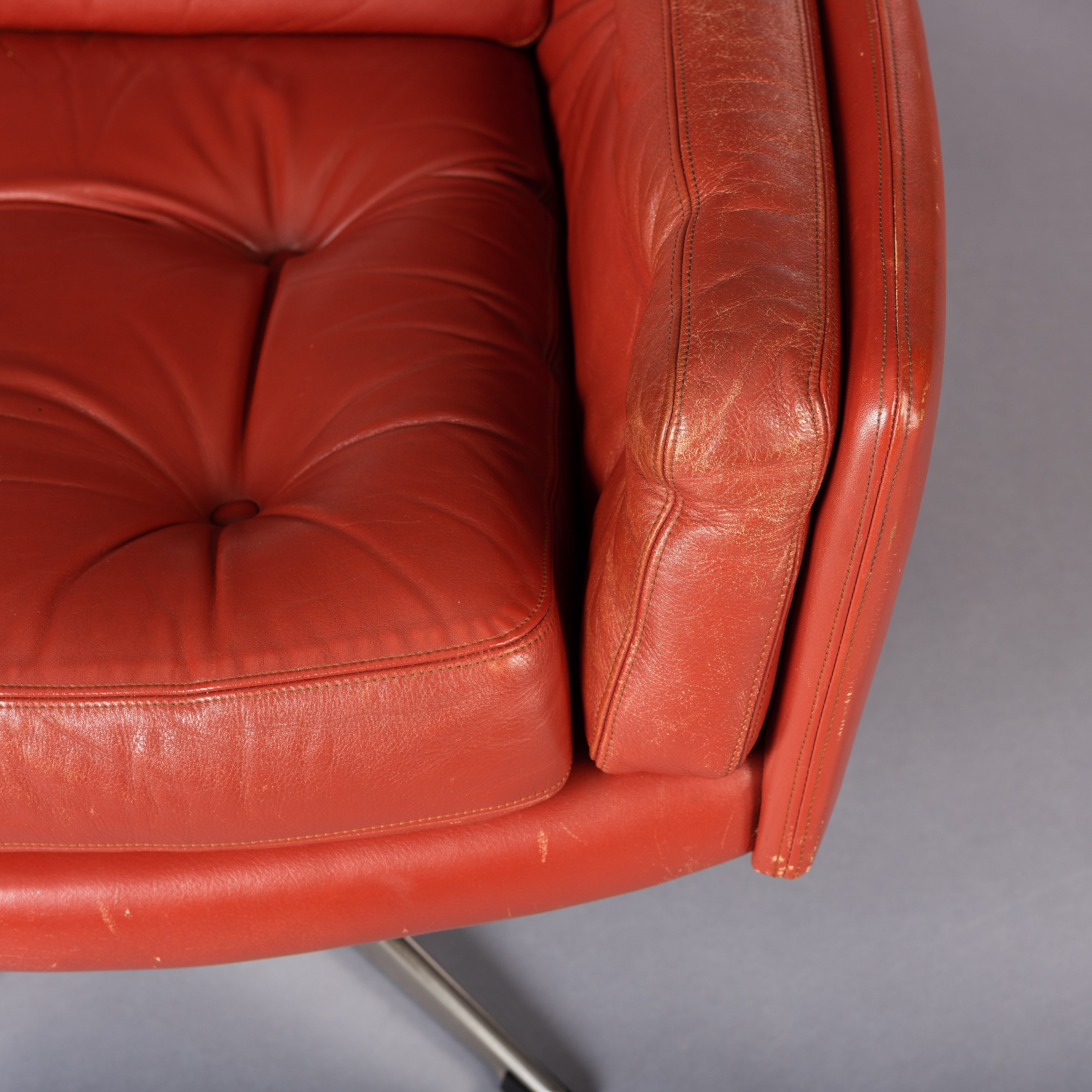 Danish red leather swivel chair, 1960
