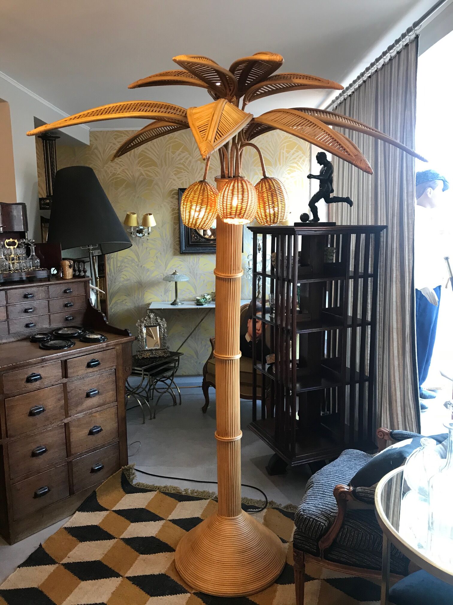 Palm handcrafted lamppost