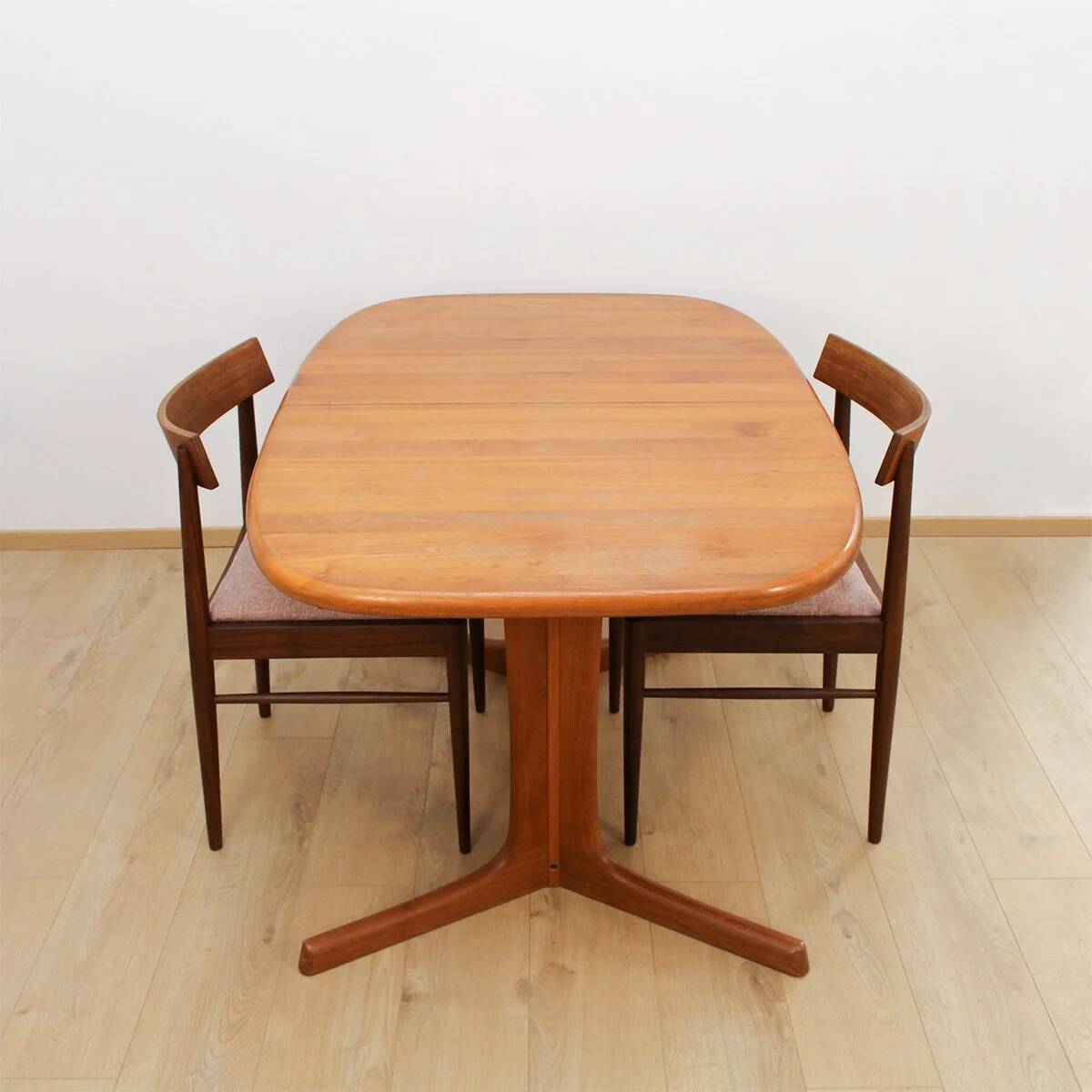 Teak dining table by Dyrlund